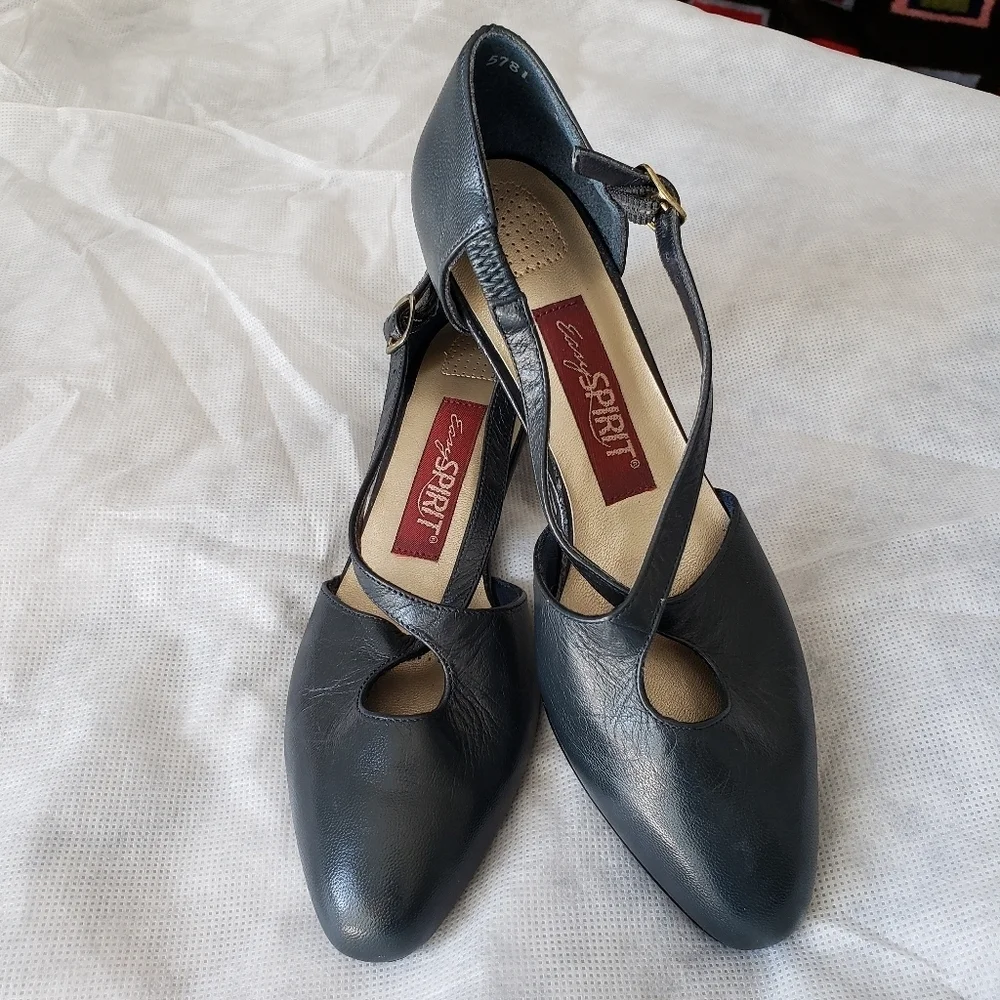 Easy Spirit Blue Almond Toe Block Heel Women's Dress Shoes Size 5 1/2 NWOT